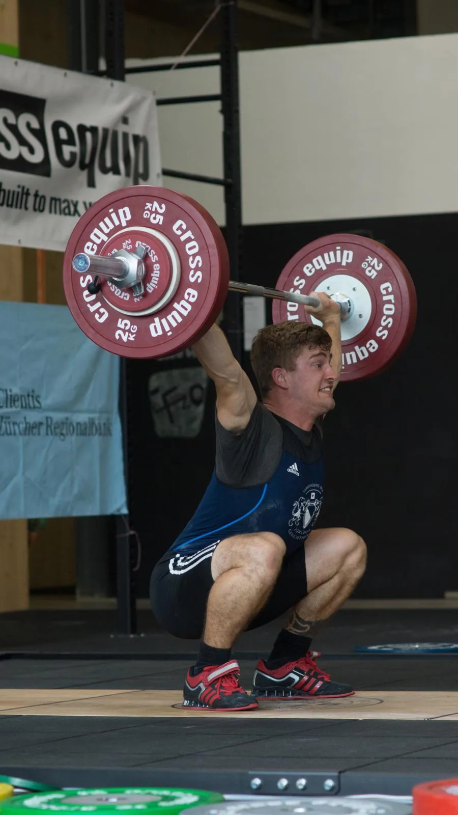 gewichtheben36_preview Florian Grob liess in Pfäffikon auch nicht locker. (Foto: PD), Francesco Mogavero schaffte in Pfäffikon sogenannte 98 kg «Clean and Jerk». (Foto: PD), Auch Florence Sidler stemmte viel Gewicht in die Höhe. (Foto: PD), Mit ganzer Kraft: Gustav Gustavsson bei der Ligarunde in Pfäffikon. (Foto: PD), Felix Egli ist der Präsident der Vereinigung der Zürcher Gewichtheber (Foto: crossfitzuerioberland.com)