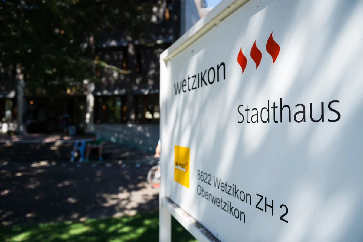 https-zueriost-ch-sites-default-files-elvis-media-2018-05-wetzikon_02-08-13_stadthaus_fsm_2_preview-jpg Die Stadt Wetzikon teilt mit, dass die Kosten des städtischen Haushalts um 1 Million Franken steigen werden. (Bild:Fabio Meier)