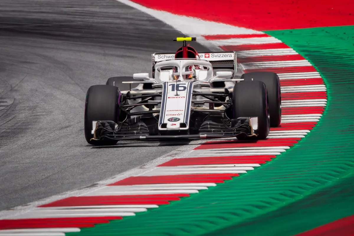 06852324_preview Charles Leclerc belegte beim GP von Österreich den 9. Platz. (Foto: Keystone), Mit dem 9. Platz in Spielberg holte der Monegasse Leclerc zum dritten Mal in Serie WM-Punkte. (Foto: Keystone), Der Schwede Marcus Ericsson punktete in Österreich vom letzten Startplatz aus. (Foto: Keystone), Bei den Autogrammjägern begehrt: Sauber-Pilot Marcus Ericsson. (Foto: Keystone)