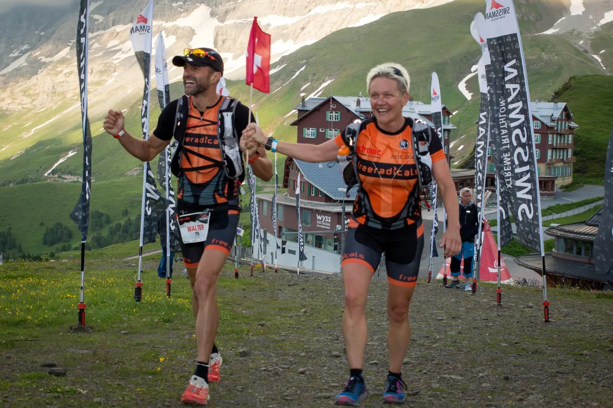 dsc04518_preview Voller Glücksgefühle: Walter Reichmuth beim Zieleinlauf mit seiner Frau Gisela. (Foto: Jörg Umbricht/Swissman Xtreme Triathlon), Total erschöpft: Dominique Chassot beim Zieleinlauf mit ihren Supportern. (Foto: Jörg Umbricht/Swissman Xtreme Triathlon), Es ist geschafft: Cristina Ganzoni trifft auf der Kleinen Scheidegg ein. (Foto: Jörg Umbricht/Swissman Xtreme Triathlon), Das Ziel schon fast in Reichweite: Walter Reichmuth und seine Frau Gisela. (Foto: Rachel Joelson/Swissman Xtreme Triathlon), Dominique Chassot auf der Radstrecke (Foto: zvg), Voller Zuversicht: Cristina Ganzoni. (Foto: zvg)
