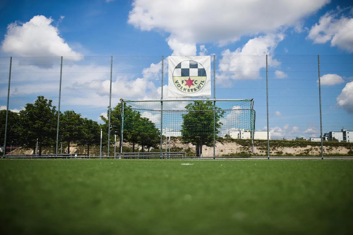 https-zueriost-ch-sites-default-files-elvis-media-2018-06-sport_10062018_fcvolketswil_dku__4__preview-jpg Auf der Volketswiler Griespark-Anlage gibt es schon bald wieder Drittliga-Fussball. (Foto: David Kündig)