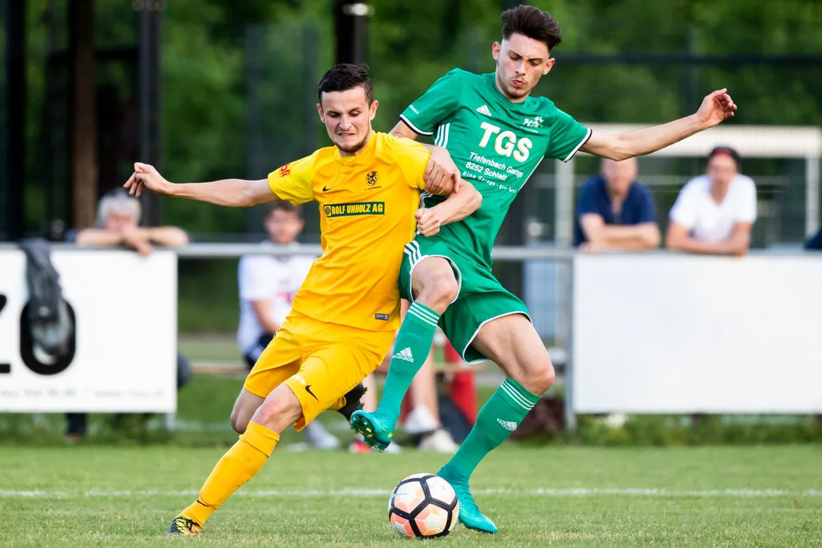 sport_12052018_fussball_crm_08_preview Gleich zweimal erfolgreich: Severin Burkart (links) vom FC Greifensee. (Archivfoto: Christian Merz)
