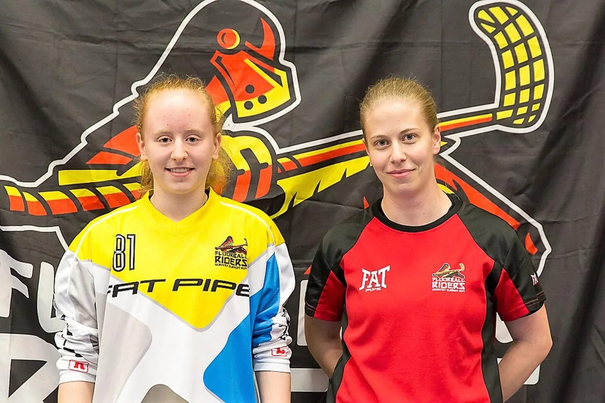 riders_preview Svenja Schöni (links) steht neu im NLB-Kader der Floorball Riders, Nathalie Gärtner gehört weiterhin dazu. (Foto: PD), Treibt die Floorball Riders auch nächste Saison an - Trainer Ursin Spescha. (Archivfoto: Christian Merz), Nach dem Aufstieg in die NLA entfallen die Derbys zwischen dem UHC Laupen und den Floorball Riders (Iris Brünn, rechts). (Archivfoto: Christian Merz), Die Floorball Riders (Malin Brolund, links) verpassten letzte Saison den NLB-Titel nur ganz knapp. (Archivfoto: Christian Merz), Drei Riders-Spielerinnen versuchen die Laupnerin Sina Sturzenegger zu stoppen. (Archivfoto: Christian Merz)