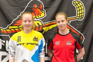 riders_preview Svenja Schöni (links) steht neu im NLB-Kader der Floorball Riders, Nathalie Gärtner gehört weiterhin dazu. (Foto: PD), Treibt die Floorball Riders auch nächste Saison an - Trainer Ursin Spescha. (Archivfoto: Christian Merz), Nach dem Aufstieg in die NLA entfallen die Derbys zwischen dem UHC Laupen und den Floorball Riders (Iris Brünn, rechts). (Archivfoto: Christian Merz), Die Floorball Riders (Malin Brolund, links) verpassten letzte Saison den NLB-Titel nur ganz knapp. (Archivfoto: Christian Merz), Drei Riders-Spielerinnen versuchen die Laupnerin Sina Sturzenegger zu stoppen. (Archivfoto: Christian Merz)