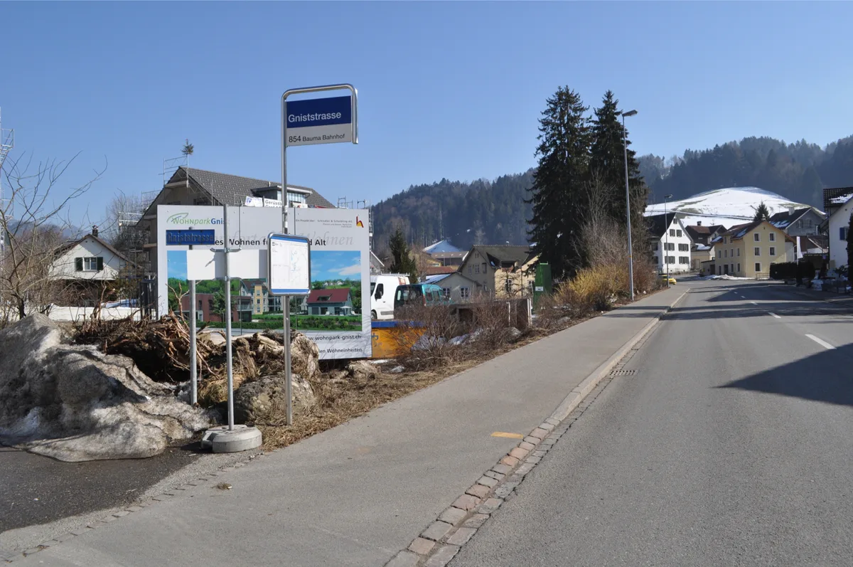 Die Gublenstrasse bleibt vom 23. Juli bis zum 20. August gesperrt. (Archivbild: Heidy Dietiker), Das Provisorium der Gemeindeverwaltung ist für Fahrzeuge vom 30. Juli bis 6. August nicht erreichbar. (Archivbild: Christian Merz), Die Bauarbeiten reichen bis nach Lipperschwendi (nicht im Bild). (Bild:PD)