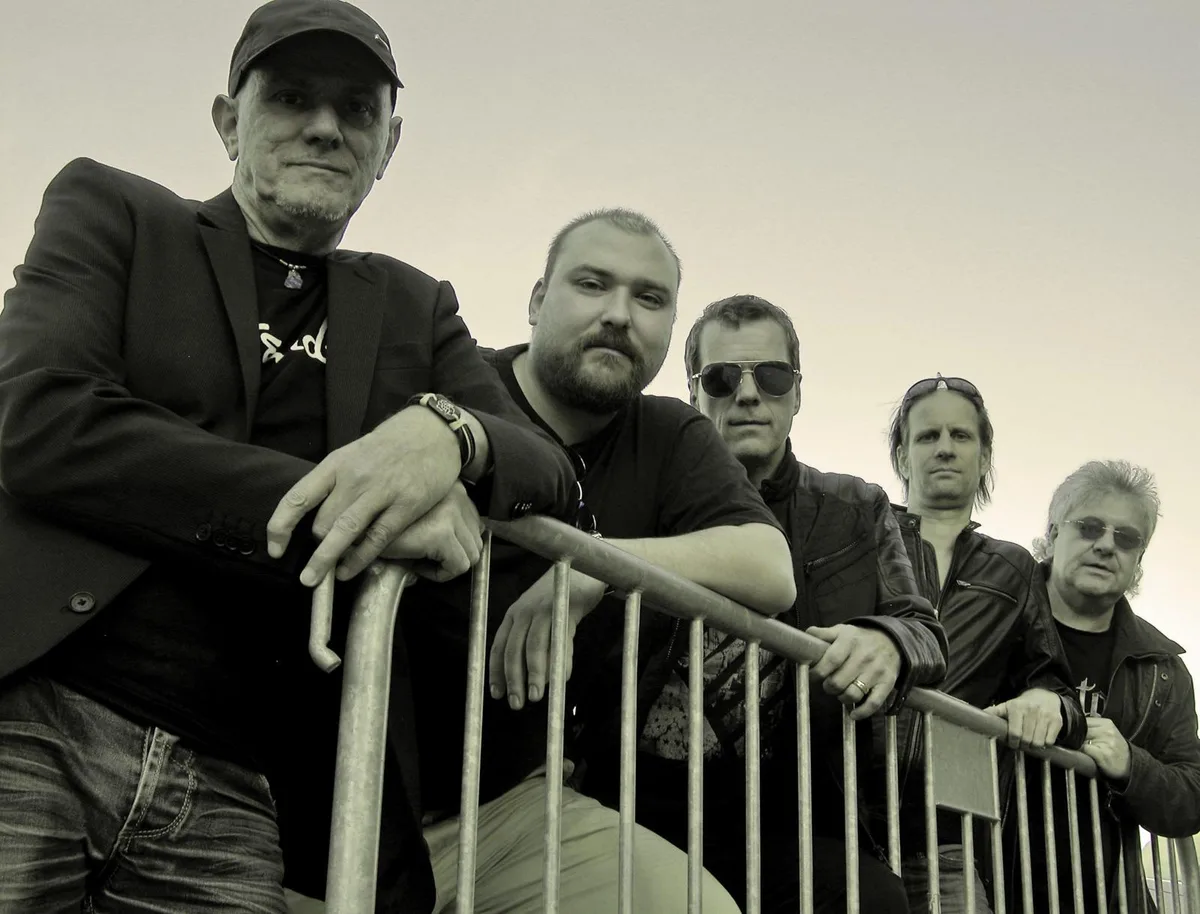 Carlo Gartenmann (ganz rechts) will mit seiner neuen Band «flector» keine Mainstream-Musik machen. (Bild:PD)