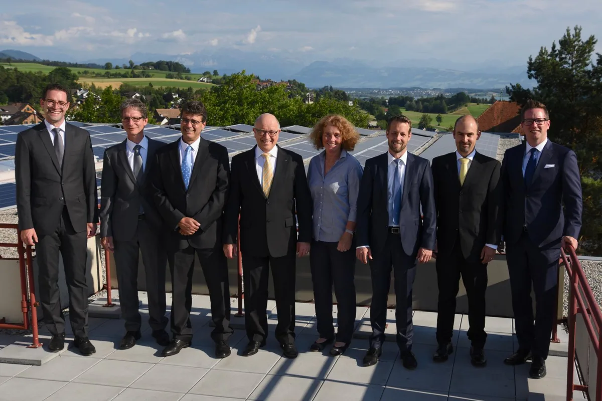 gemeinderat%202018-2022_preview Die neue Russiker Exekutive: Raphael Alder, Simon Mink, Rolf Hartmann, Hans Aeschlimann, Barbara Schmid, Philip Hirsiger, David Goldschmid und Gemeindeschreiber Marc Syfrig (von links). (Foto: PD)