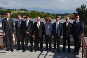 gemeinderat%202018-2022_preview Die neue Russiker Exekutive: Raphael Alder, Simon Mink, Rolf Hartmann, Hans Aeschlimann, Barbara Schmid, Philip Hirsiger, David Goldschmid und Gemeindeschreiber Marc Syfrig (von links). (Foto: PD)