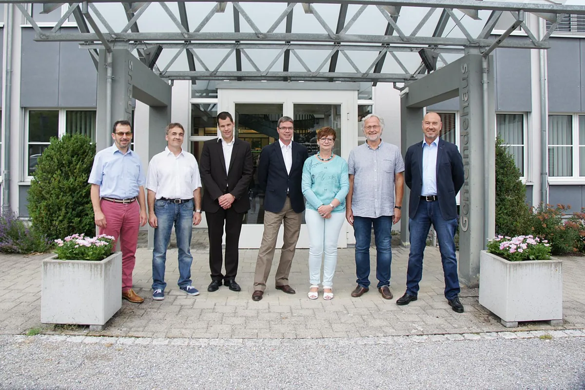 gemeinderat%20weisslingen_preview Die neue Weisslinger Exekutive: Gemeindeschreiber Silvano Castioni, René Werren (SVP), Patrick Geiser (WF), Gemeindepräsident Andrea Conzett (WF), Schulpflegepräsidentin Marianne Bachofner (SVP), Clemens Wangler (WF) und Pascal Martin (SVP). (von links)