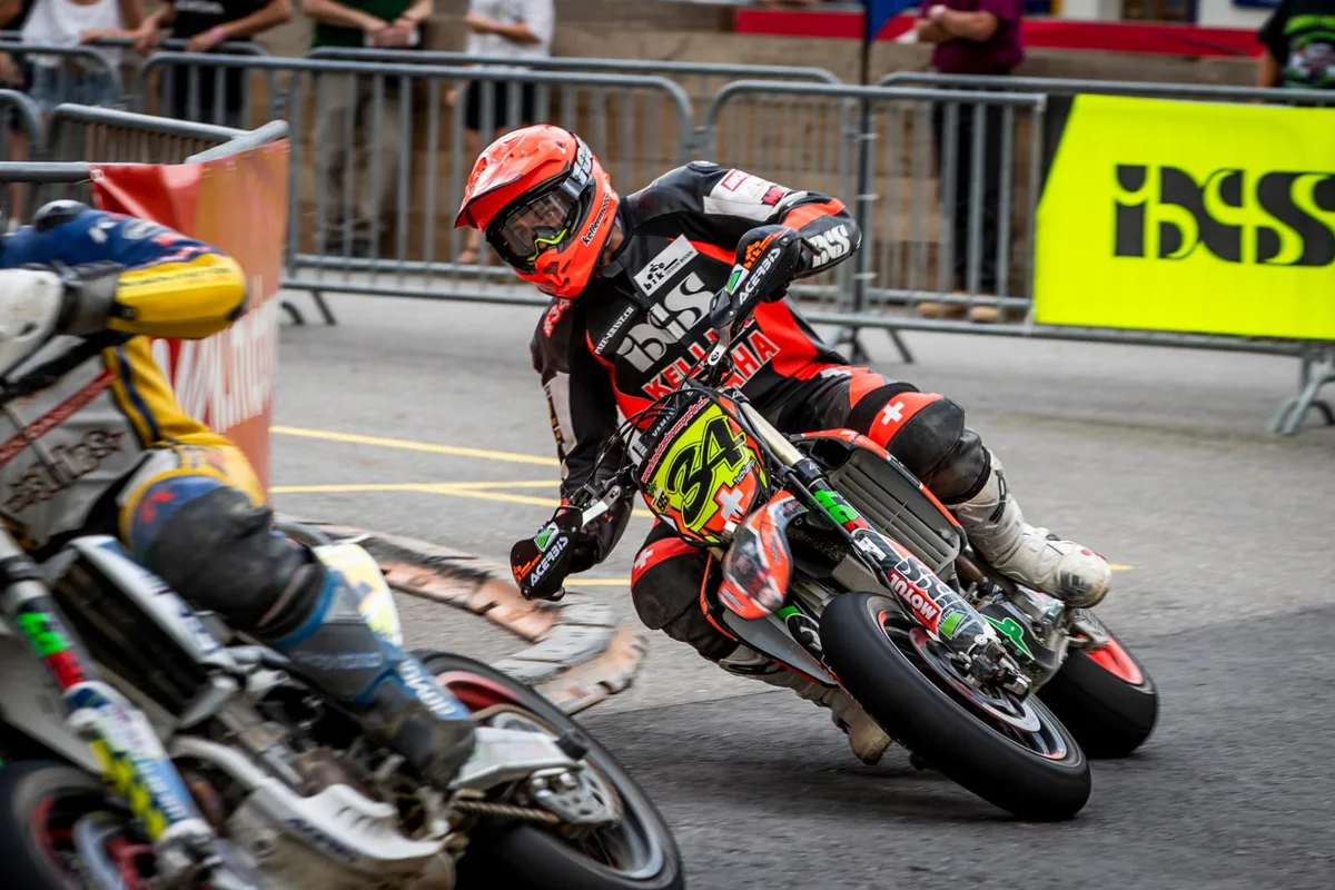 sport_15072018_supermoto_crm_25_preview Der Lokalmatador unterwegs: Kevin Tschümperlin am Supermoto Bäretswil. (Foto: Christian Merz)