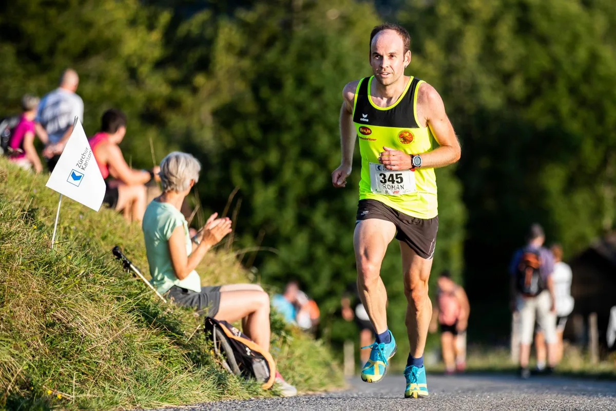 15082018_bergcup_crm_0039_preview_2 Roman Kessler zeigte sich von seinem Gesamtsieg überrascht., Fünf Starts, fünf Siege: Nadja Kessler dominierte., Insgesamt rund 400 Läufer nahmen am 5-Tage-Berglauf-Cup teil., Gion Stalder klassierte sich in der Schlussetappe auf Rang 3., Yves Lüthi verpasste als Vierter das Podest nur knapp.