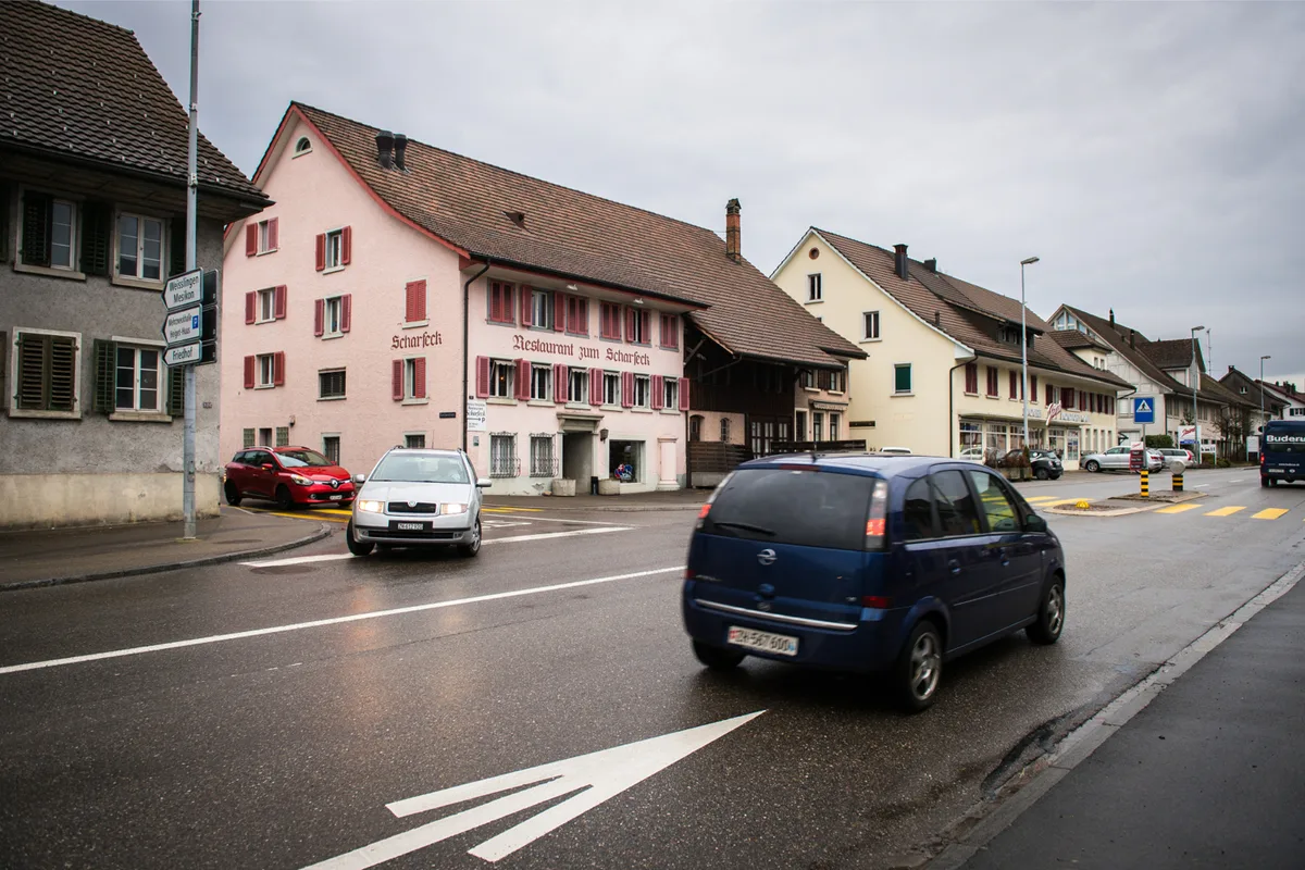 fehraltorf_17022017_kemptthalstrasse_sbo_6_preview Die Kempttalstrasse in Fehraltorf befindet sich in einem schadhaften Zustand. 2020 soll sie saniert werden.