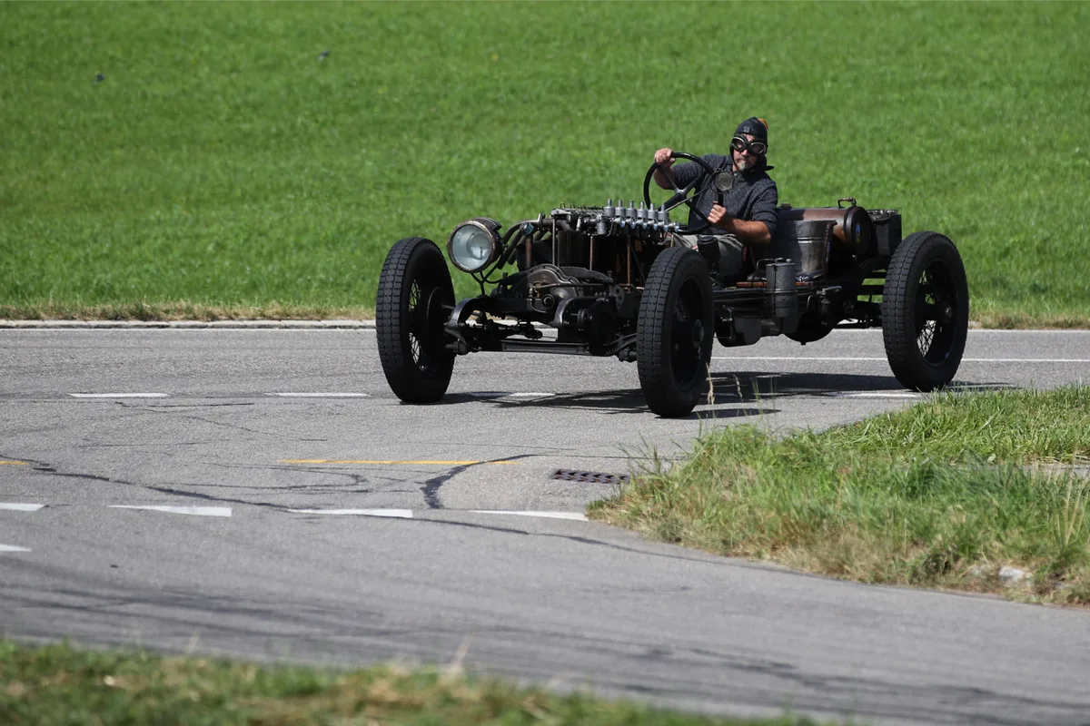 oldtimerclassic_dku_40_preview_0 Baupläne des Kantons gefährden die Oldtimerclassic in Hittnau. , Auf dieser Kreuzung soll eine Fussgängerinsel hinkommen. , Diese stösst Mediensprecher Urs Frei sauer auf. «Der Event würde sterben.», Deshalb haben die Organisatoren eine Petition lanciert und hoffen auf möglichst viele Unterschriften. , Der Event sei familiär und eine Tradition in Hittnau.