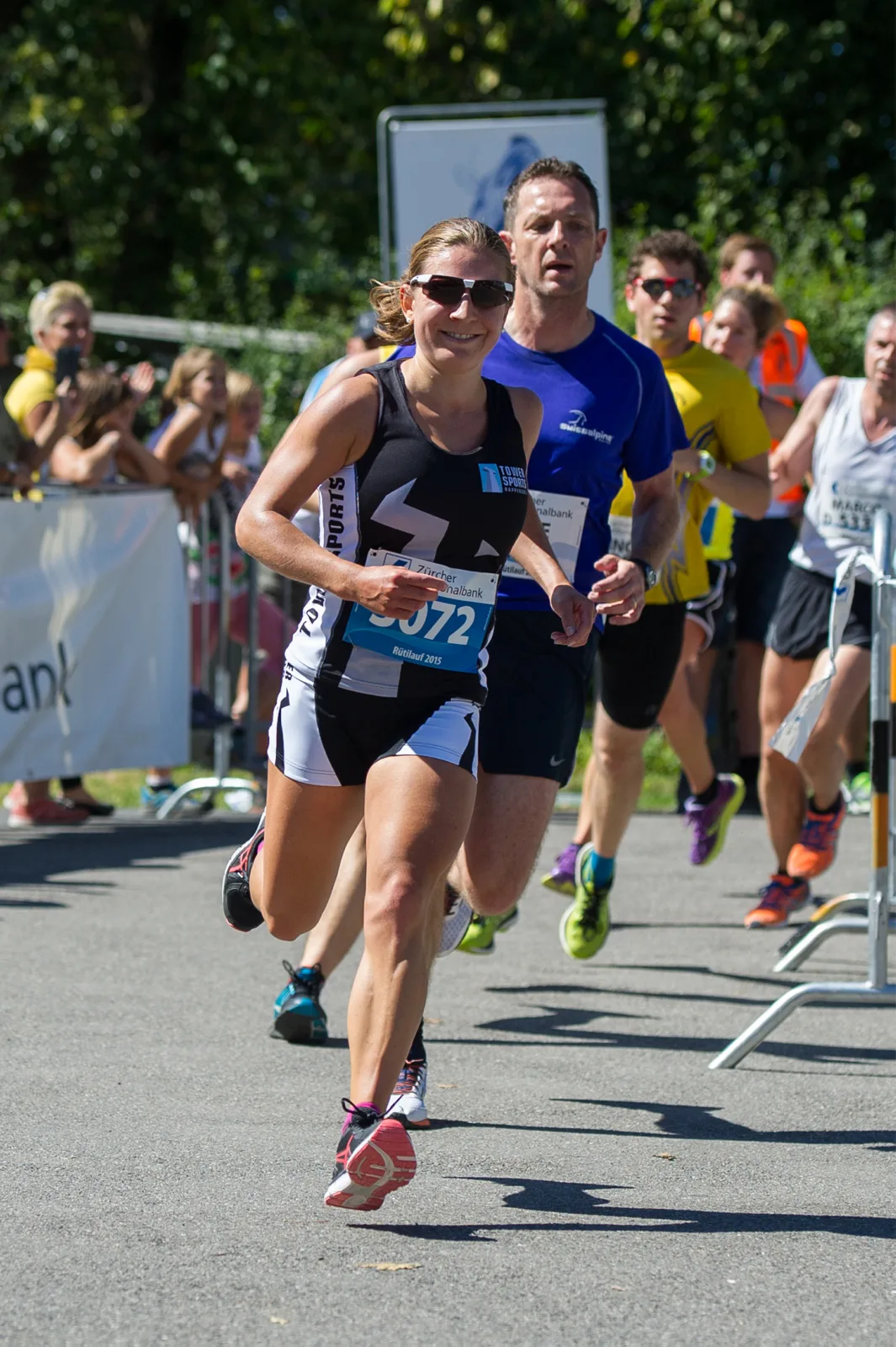 sport_12092015_r%c3%bctilauf_pif-2_preview Nadja Kessler (vorne) doppelte am 5-Tage-Berglauf-Cup auf der zweiten Etappe nach.