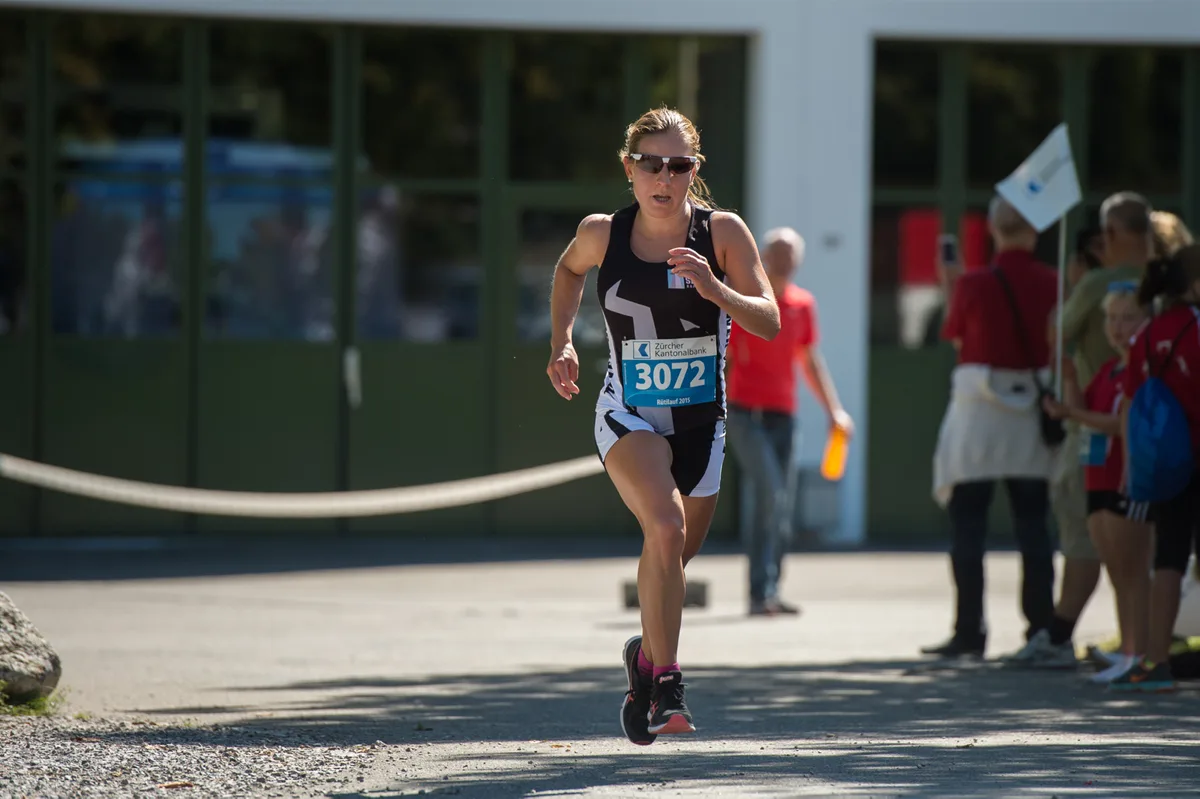 sport_12092015_r%c3%bctilauf_pif-9_preview Nadja Kessler hat zum Auftakt des 5-Tage-Berglauf-Cup bei den Frauen die Etappe von Wald auf die Farneralp für sich entschieden., Vor sechs Jahren gewann Nadja Kessler am 5-Tage-Berglauf-Cup die Gesamtwertung., Mit dem Sieg der Geschwister Kessler ist der 5-Tage-Berglauf-Cup 2018 lanciert., Titelverteidiger Stephan Wenk wird im Kampf um den Gesamtsieg keine Rolle spielen.