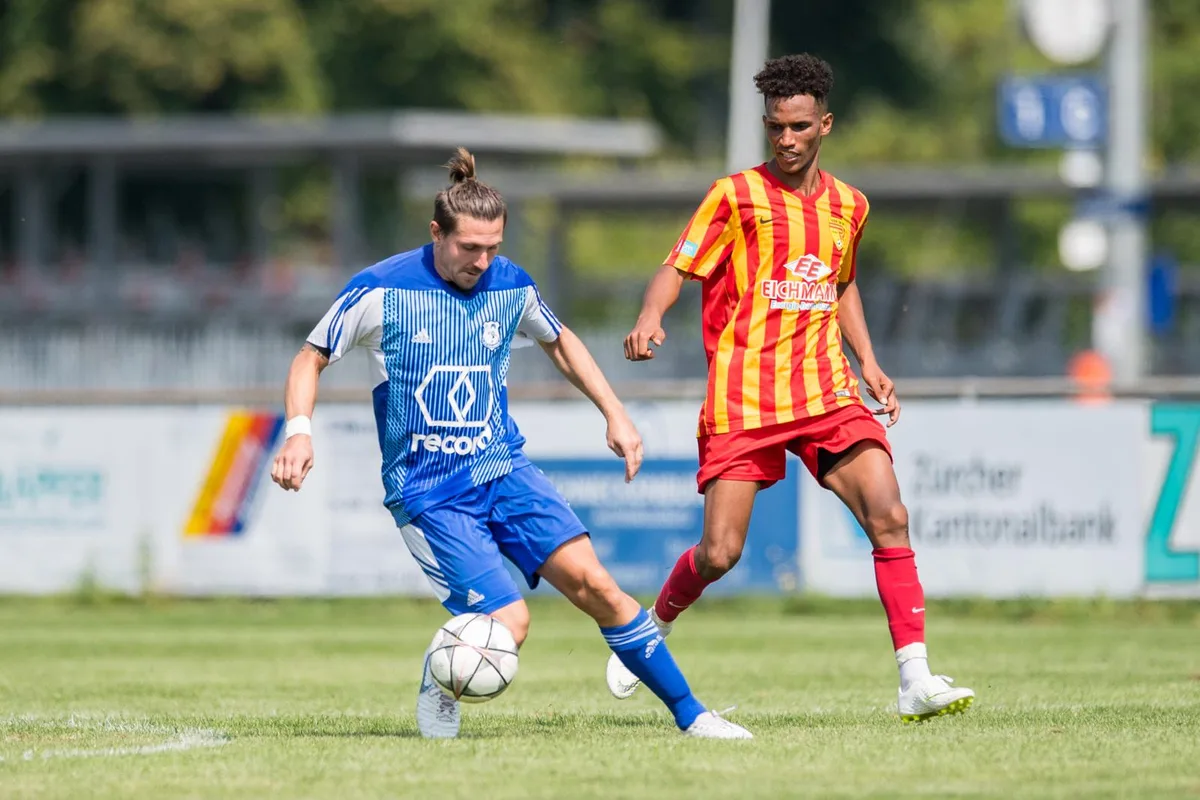 sport_19082018_fussball_pif-5_preview Antonio Romano (links) liess mit Fehraltorf den Rütner Reserven keine Chance., Ilir Sabani (rechts) traf gegen Rüti 2 viermal. , Der Fehraltorfer Tizian Kienast (links) gegen Rütis Edon Sejdiu., Ilir Sabani (rechts) gegen Ahmet Pamuk von Rüti 2.