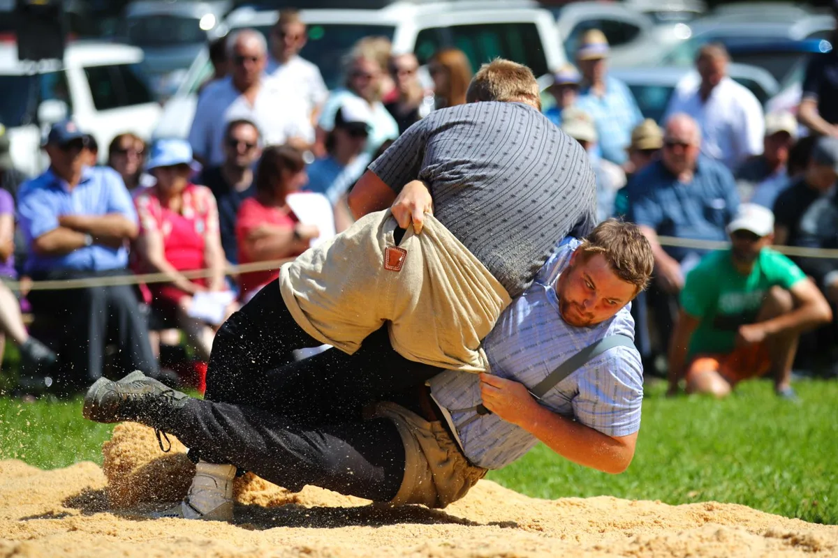 sport_25052017_schwingen_dku_7_preview Remo Ackermann (rechts) war am Zürcher Kantonale der beste Oberländer.