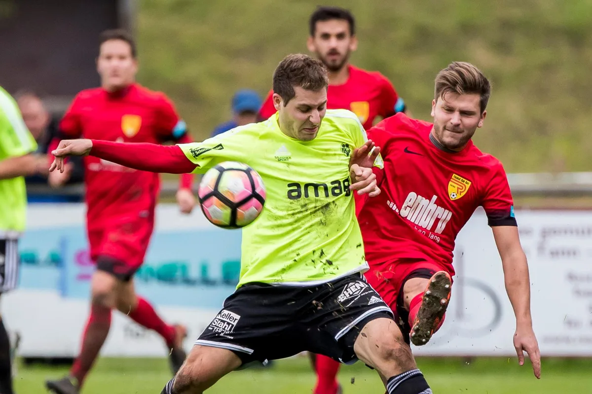 _r8i9972_preview Der FC Rüti (rechts Lars Grimm), zählt zu den Kandidaten für einen Platz direkt hinter der Spitze.