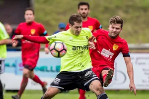 _r8i9972_preview Der FC Rüti (rechts Lars Grimm), zählt zu den Kandidaten für einen Platz direkt hinter der Spitze.