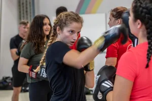 03092018_boxclub_uster_gu_08_preview Die Turnhalle des Schulhauses Gschwader ist während des Trainings des Boxclubs immer gut gefüllt., Die Turnhalle des Schulhauses Gschwader ist während des Trainings des Boxclubs immer gut gefüllt., Die Turnhalle des Schulhauses Gschwader ist während des Trainings des Boxclubs immer gut gefüllt., Die Turnhalle des Schulhauses Gschwader ist während des Trainings des Boxclubs immer gut gefüllt., Die Turnhalle des Schulhauses Gschwader ist während des Trainings des Boxclubs immer gut gefüllt., Die Turnhalle des Schulhauses Gschwader ist während des Trainings des Boxclubs immer gut gefüllt., Die Turnhalle des Schulhauses Gschwader ist während des Trainings des Boxclubs immer gut gefüllt. , Die Turnhalle des Schulhauses Gschwader ist während des Trainings des Boxclubs immer gut gefüllt., Die Turnhalle des Schulhauses Gschwader ist während des Trainings des Boxclubs immer gut gefüllt.