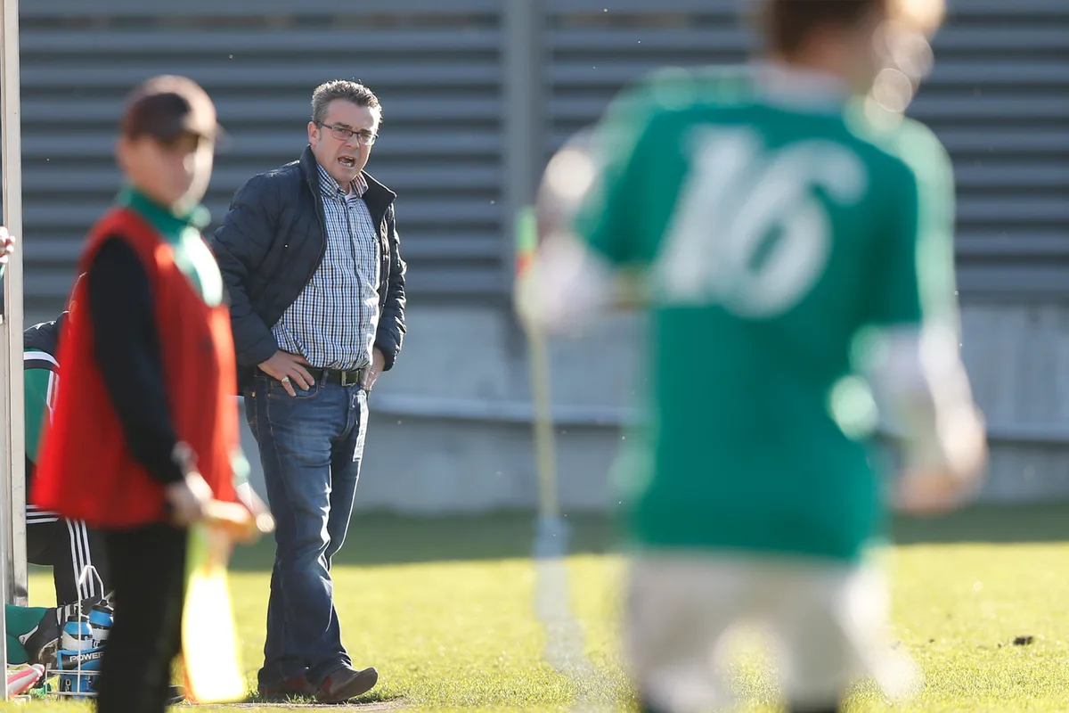 sport_30102016_fussballwetzikonbruetti_crm_15_preview Taktisch flexibler: Brüttisellen-Dietlikons Trainer Robert Merlo begrüsst die Möglichkeit mehr Spielerwechsel tätigen zu können., Auch Usters Trainer Fabio Digenti sieht nur Vorteile mit der Regeländerung.