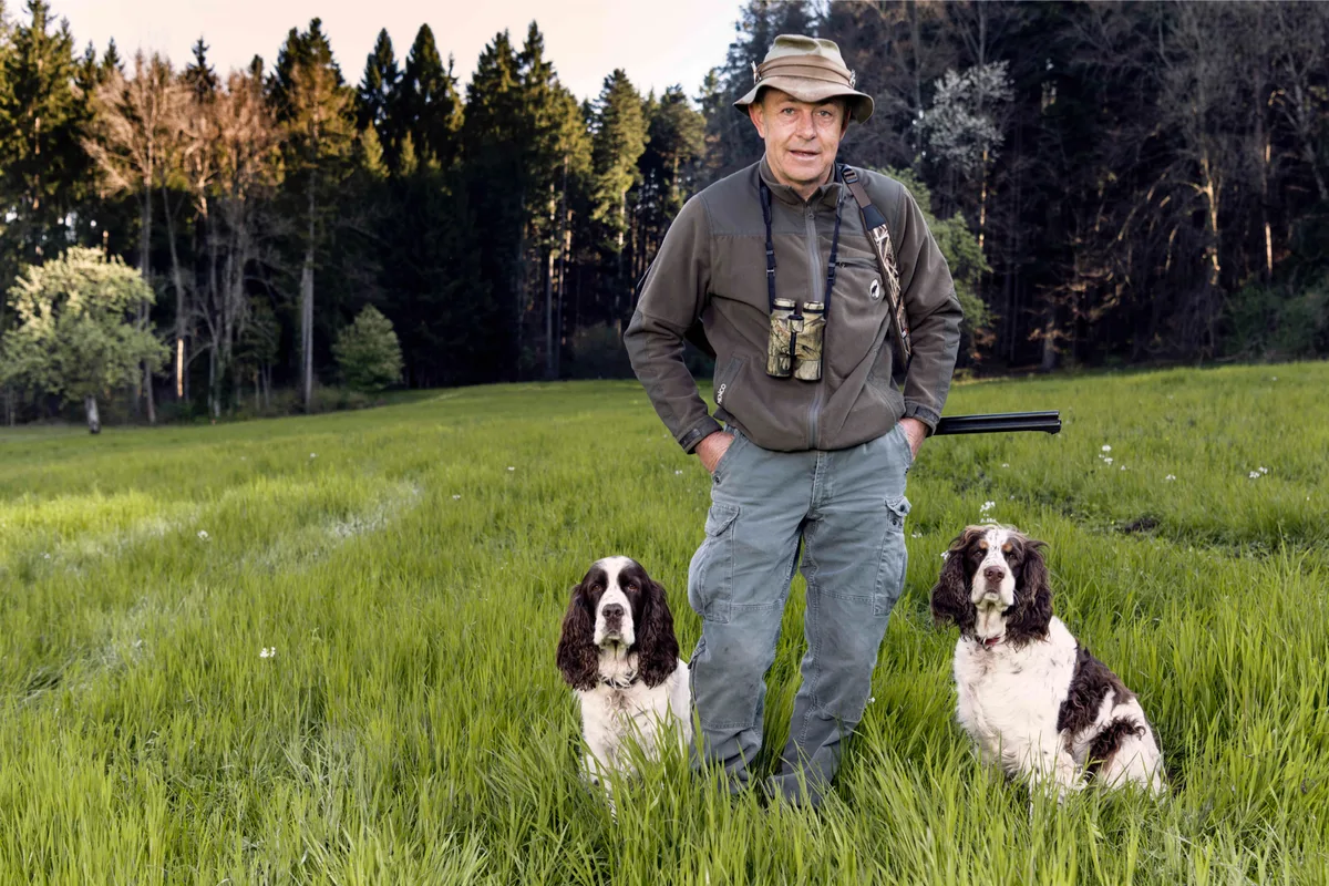 https-zueriost-ch-sites-default-files-elvis-media-2018-09-zo_wsc6417-1_preview-jpg Die Jäger, im Bild Jagdaufseher Bruno Gmür aus Russikon, werden sich im Kanton Zürich weiter ums Wild kümmern.