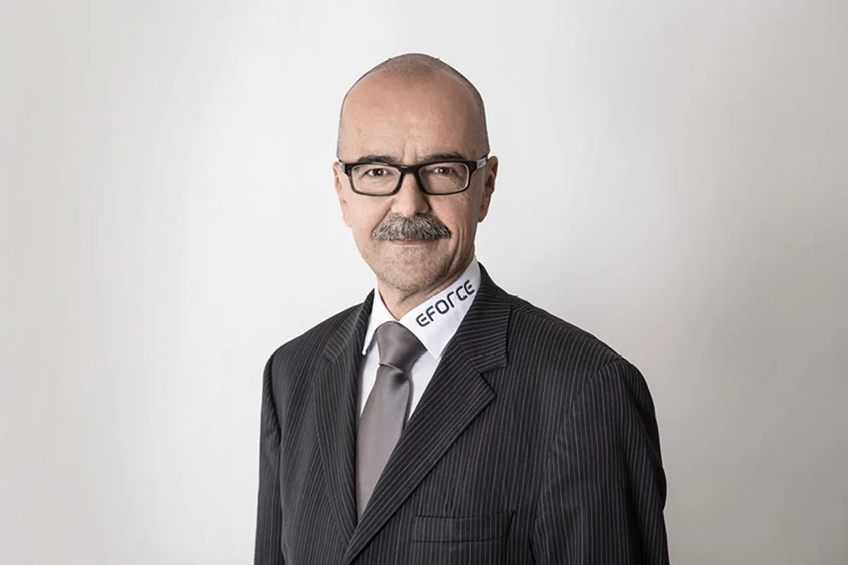 e-force-one-company-team-stefan-aufdereggen_preview Neuer CEO von E-Force One: Stefan Aufdereggen leitet das aufstrebende Unternehmen, das schwere Nutzfahrzeuge elektrifiziert.