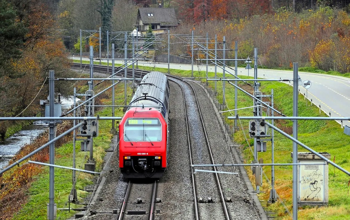 mad_fahrleitungen%20sbb006_preview Der Ustermer Paul Stopper fordert zwei zusätzliche Spuren zwischen Effretikon und Winterthur-Töss statt des Brüttener Tunnels., Variante für eine schnellere Verbindung nach Winterthur