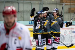 sport_31102018_eishockey_crm_0004_preview Wetziker Jubel über das 2:2 gegen Frauenfeld.