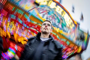 uster_29112018_ustermaert_crm_20_preview Diagnose Übelkeit nach Schaukelfahrt auf der Kinderbahn., Der «Star Dancer» am Uster Märt., Kurz vor dem Gähnen., im nächsten Jahr geht's auf die Bahnen für Erwachsene.