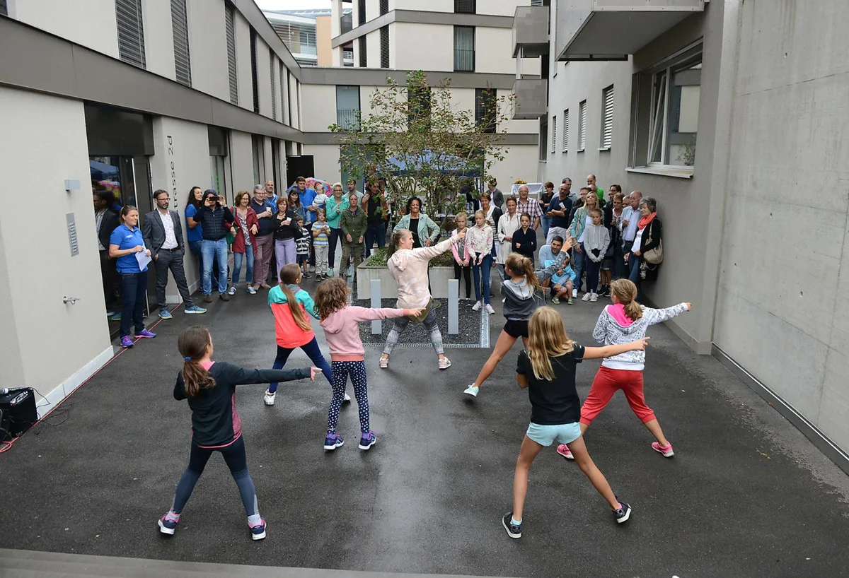 Festivitäten auf Privatinitiative: Das Gleis-4-Fest nördlich des Bahnhofs.