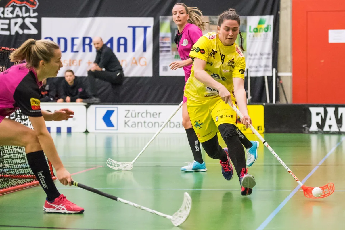 sport_06012019_unihockey_pif-7_preview Riders-Spielerin Annina Faisst im Spiel gegen Zäziwil, Riders-Verteidigerin Katja Timmel bedrängt Zäziwils Nicole Siegenthaler., Alles unter Kontrolle: Melanie Rüegg (Riders) gegen Zäziwils Ramona Zimmermann.