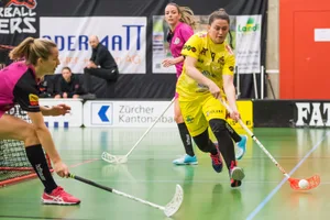 sport_06012019_unihockey_pif-7_preview Riders-Spielerin Annina Faisst im Spiel gegen Zäziwil, Riders-Verteidigerin Katja Timmel bedrängt Zäziwils Nicole Siegenthaler., Alles unter Kontrolle: Melanie Rüegg (Riders) gegen Zäziwils Ramona Zimmermann.
