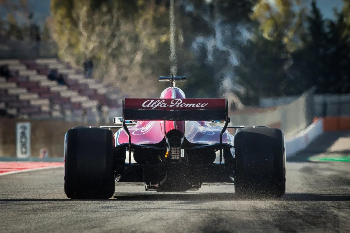 Sauber heisst künftig nur noch Alfa Romeo., Das neue Logo: Kein Hinweis mehr auf den Namen des Teamgründers., 26 Jahre lang war Sauber in der Formel 1 vertreten., Auch als BMW in Hinwil federführend war, verschwand der Name Sauber nicht.