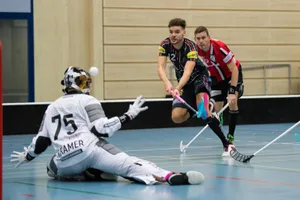 sport_03112018_unihockey_pif-3_preview «Pfanni»-Spieler Fabio Luchsinger schliesst gegen Basel einen Angriff ab.