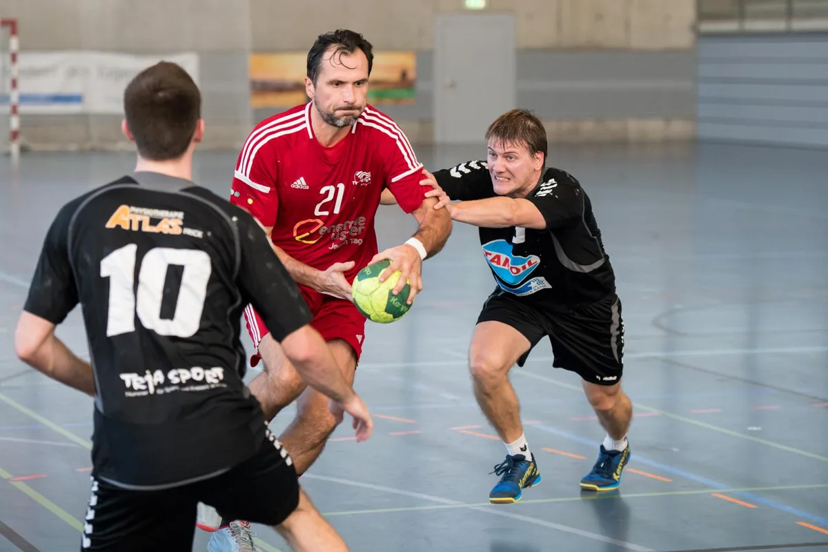 sport_13102018_handball_pif-6_preview Vaidas Klimciauskas (Mitte) war zurück in der Ustermer Aufstellung.
