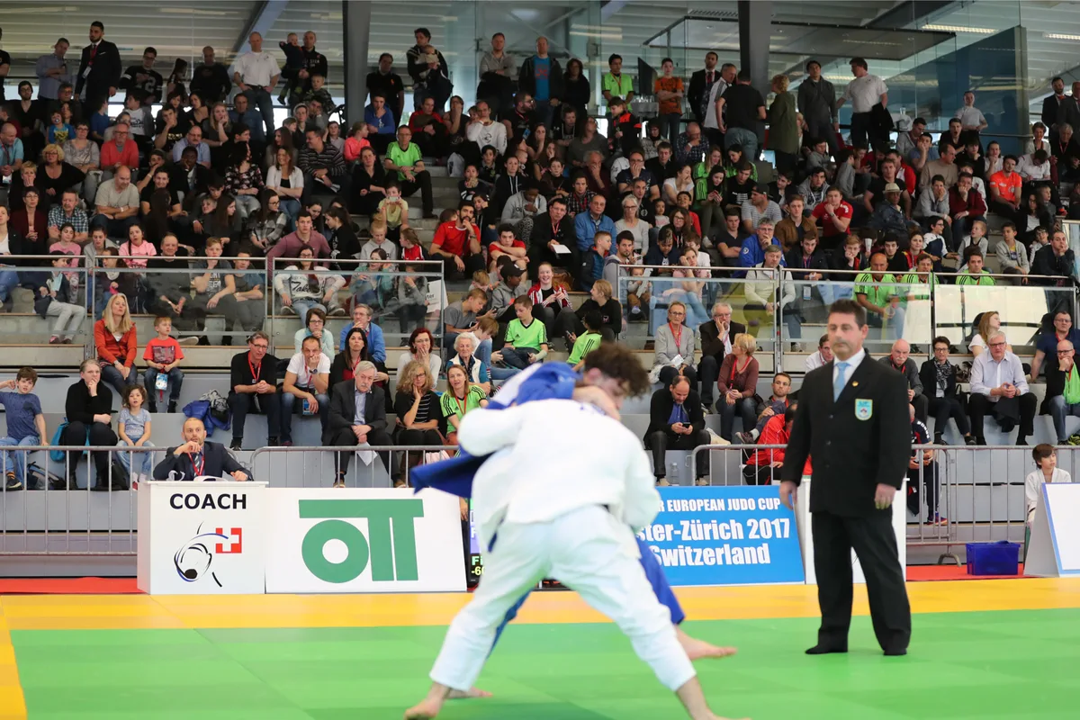 sport_11032017_judouster_dku_17_preview Eine gut gefüllte Buchholz-Halle und packende Judokämpfe., Eine echte Medaillenkandidatin: Die Ustermerin Gioia Vetterli., Auch Lukas Wittwer ist auf Stufe bis 81 kg einiges zututrauen., Ein internationales Stelldichein: Sacha Flament (in blau) bei der letzten Austragung gegen Thilo Koch., Für die Judokas geht es am Swiss Open um Medaillen.