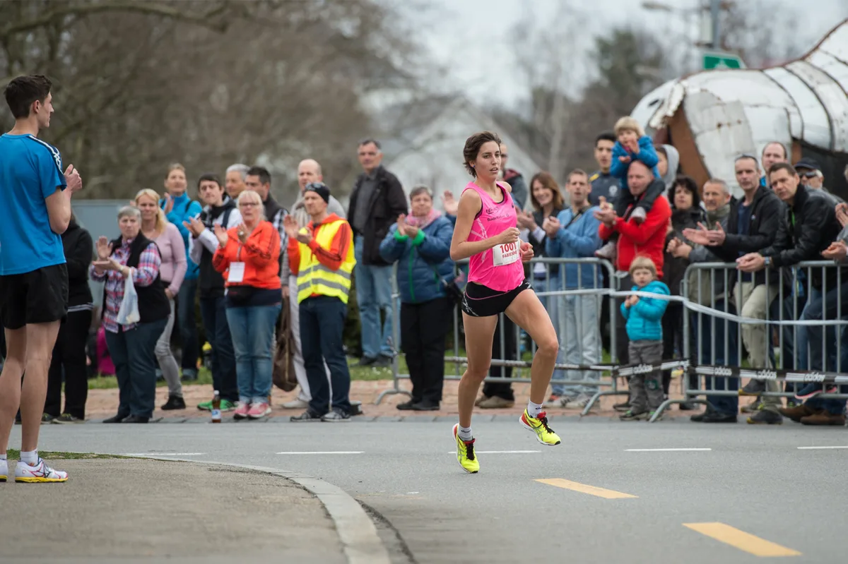 sport_28032015_10km%20sm%20uster_pif-2_preview Sie will über die Strecke fliegen: Die Wetzikerin Fabienne Schlumpf wird an der 10-km-SM ein hohes Tempo anschlagen.