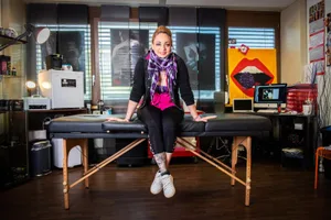 hittnau_23042019_maraswonderland_sbo_10_preview Mara Krauer betreibt das einzige Tattoostudio in Hittnau. , Egal ob grimmige Totenköpfe oder niedliche Eulen: Mara Krauer sticht jedes Tattoo nur ein einziges Mal., Im Studio von Mara Krauer hängen neben Bildern von fertigen Tattoos auch viele ihrer Skizzen. , Egal ob grimmige Totenköpfe oder niedliche Eulen: Mara Krauer sticht jedes Tattoo nur ein einziges Mal., Im Studio von Mara Krauer hängen neben Bildern von fertigen Tattoos auch viele ihrer Skizzen. , Egal ob grimmige Totenköpfe oder niedliche Eulen: Mara Krauer sticht jedes Tattoo nur ein einziges Mal., Eine Collage aller Tattoos, die Mara Krauer 2018 gestochen hat.