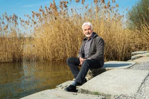 pfaeffikon_02042019_naturzentrum_sbo_19_preview Ernst Ott setzt sich seit Jahrzehnten für den Naturschutz ein. , Am Wochenende vom 13./14. April wird das Naturzentrum Pfäffikersee seine Türen öffnen. Noch laufen letzte Vorbereitungen. , Ernst Ott ist Präsident des Vereins Naturzentrum. Hier mit Zentrumsleiterin Antonia Zurbuchen. , Er trieb das Projekt mit der VPP weiter, bis es im Sommer 2018 zum Spatenstich kam. , Beim Spatenstich mit dabei waren auch Vertreter der Gemeinde und des Kantons. , Ende Oktober konnte das Naturzentrum Aufrichte feiern. , Der Neubau des Naturzentrums und die Finanzierung von Projekten und Ausstellungen kosten insgesamt rund 2,8 Millionen Franken.