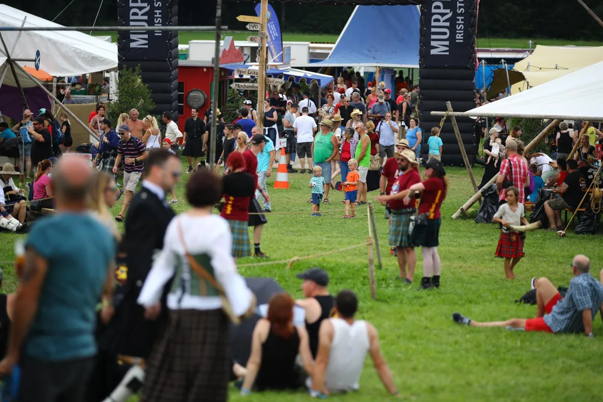 Die Highland Games haben Tradition in Fehraltorf., Christoph Kessler (l.) brachte die Spiele 2001 nach Fehraltorf.