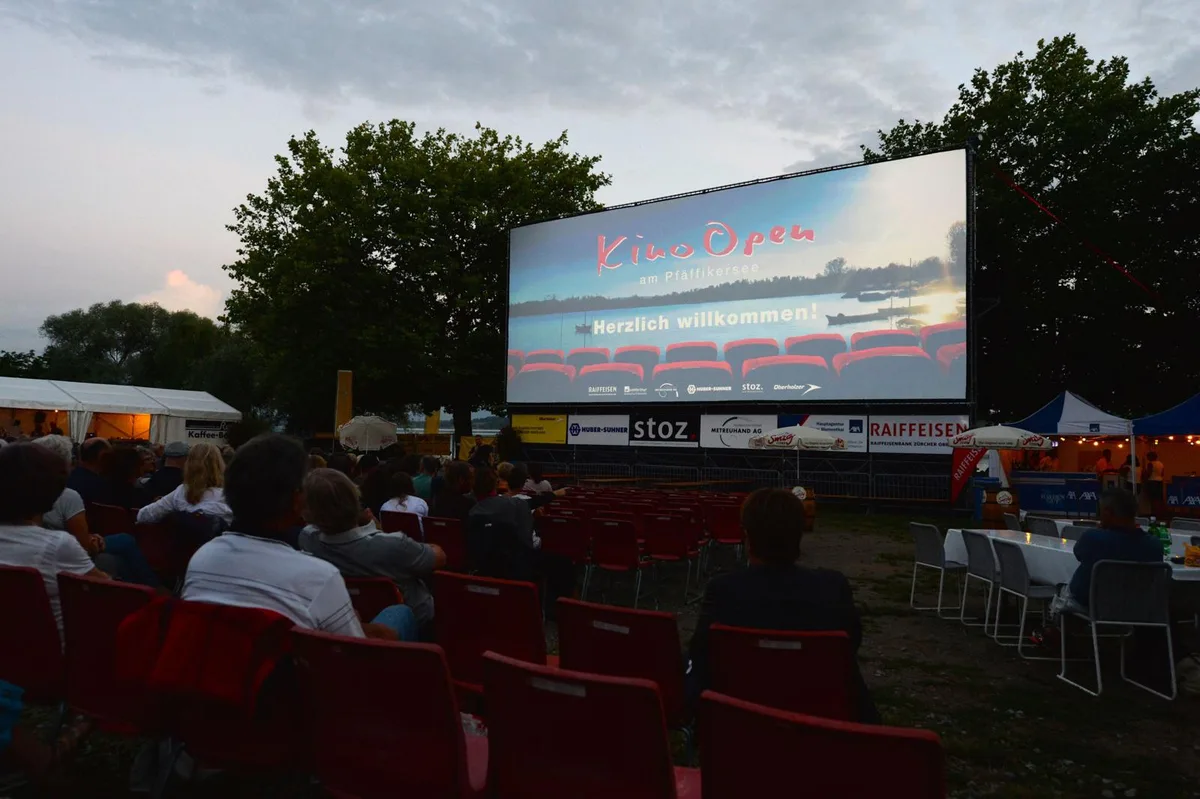 pfaeffikon_10072017_openkino_pfaeffikon_printtz_mav_8_preview_0 Vom 5. bis 13. Juli werden am Pfäffikersee wieder Filme gezeigt. , Thomas Lüthi organisiert das Kino Open seit 2003 mit.