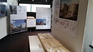 20190823_111036_preview In einer kleinen Ausstellung werden die vier besten Projekte gezeigt., Waren ebenfalls ganz vorne mit dabei: die Projekte «Giuseppe», «Vermittler» und «Allmann»., Im Eingangsbereich des jetzigen Medienhauses wird die Zukunft gezeigt., «Newsstreet One» ging als Sieger aus dem Wettbewerb hervor.