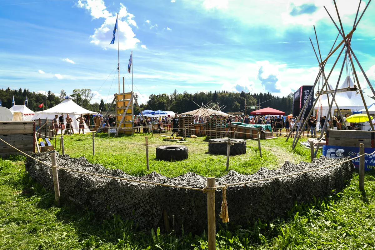 Teilnehmer und Besucher der Games campieren oft vor Ort. Nun mussten sie umziehen.