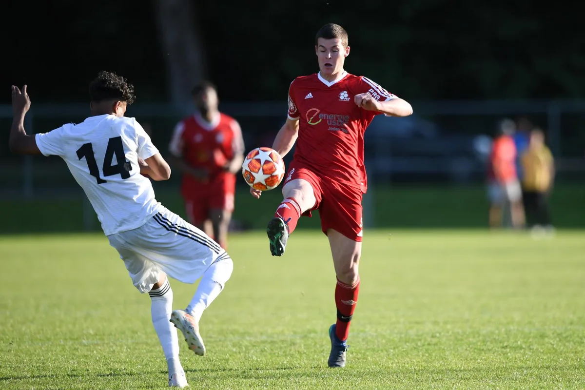 sport_08062019_fussballusterbluestar_dku__7__preview Viele Wechsel nach dem Abstieg: Lukas Rüegg erhielt beim FC Uster diverse neue Teamkollegen.
