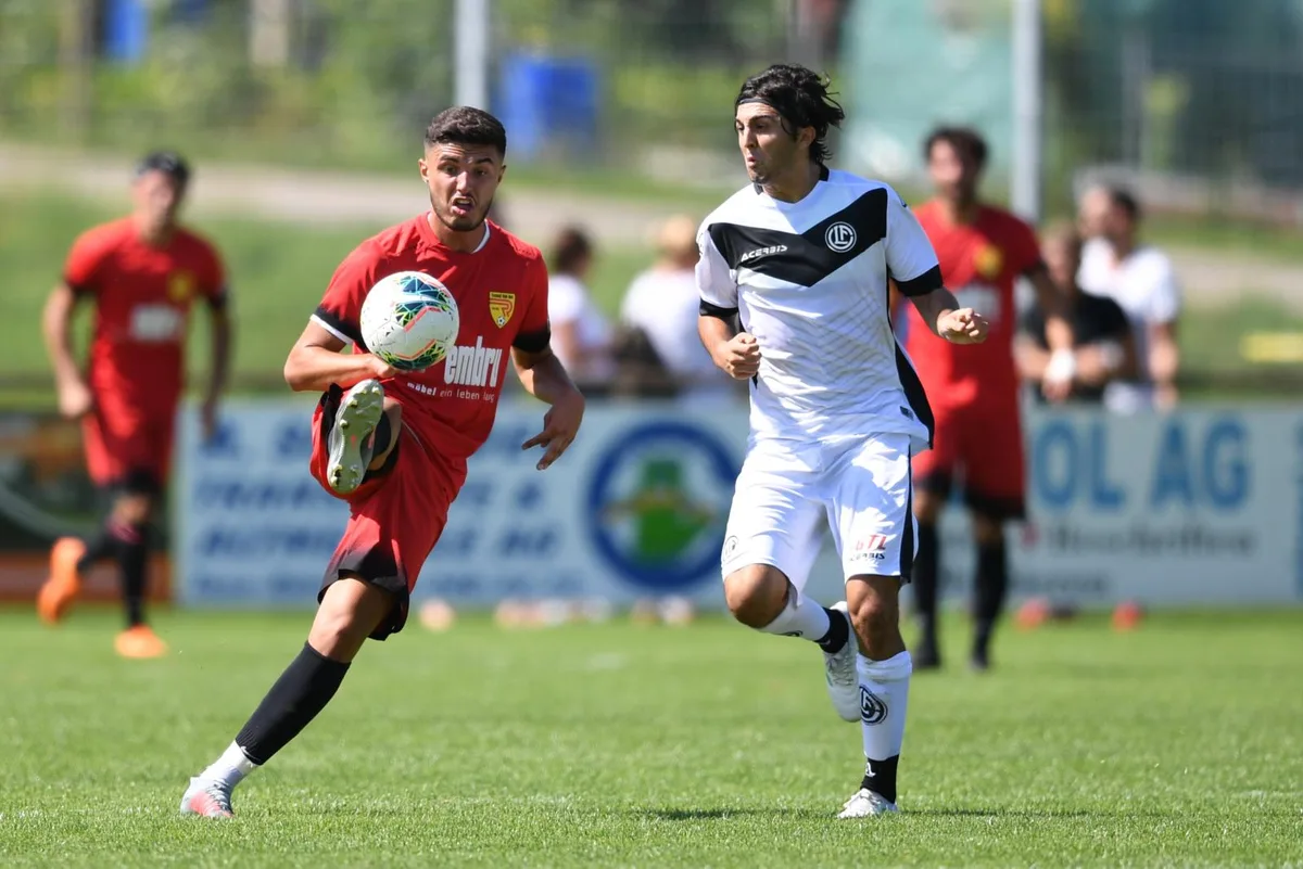 sport_11082019_ruetilugano_dku__5__preview Rückkehrer Esmir Rastoder (links) ist einer der Zuzüge, die beim FC Rüti Hoffnungen wecken.