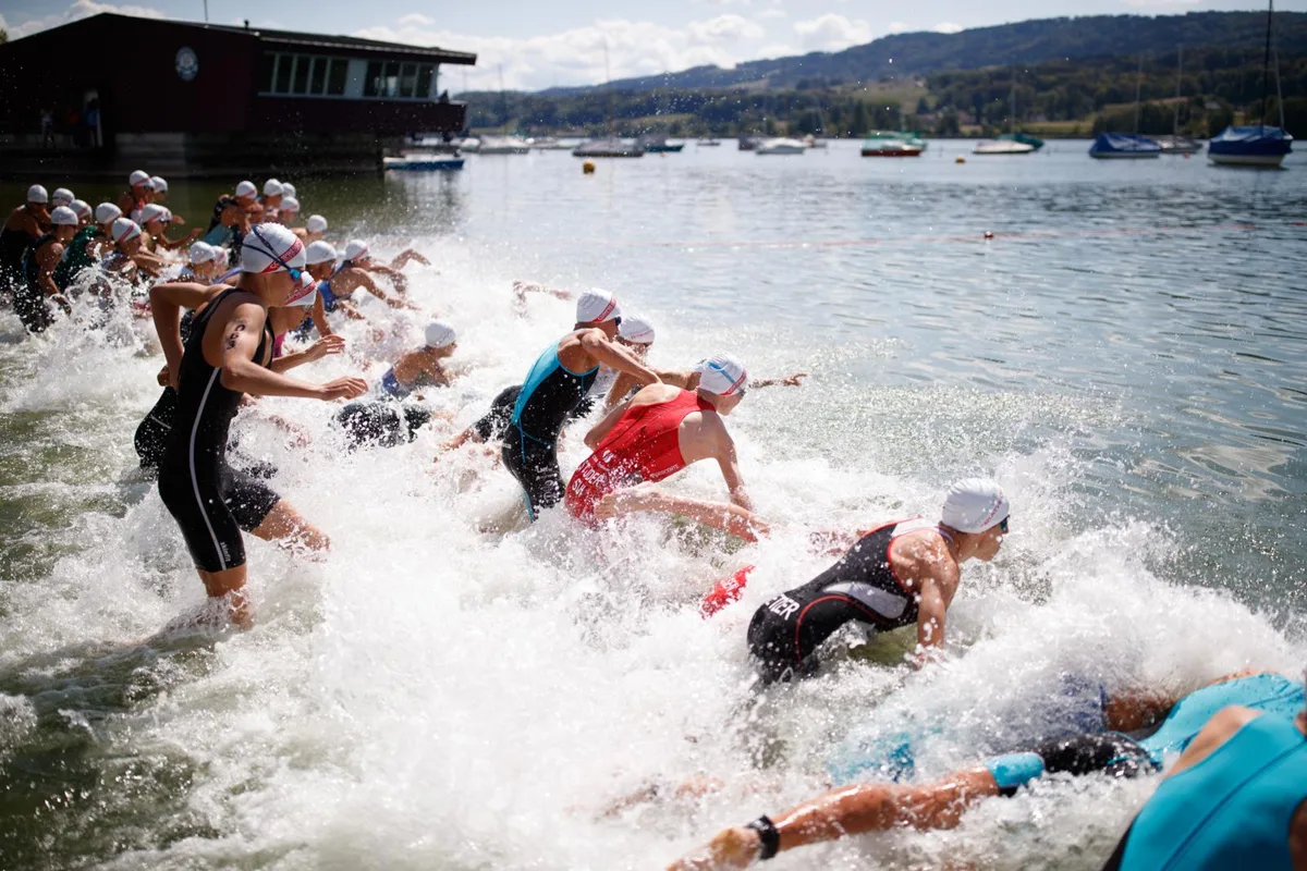 sport_26082018_ustertriathlon_dku__14__preview Die Teilnehmer werden bei idealen äusseren Bedingungen ins Wasser springen., Jolanda Annen entschied die letzte Austragung für sich., Bei den Männern war Max Studer nicht zu bezwingen.