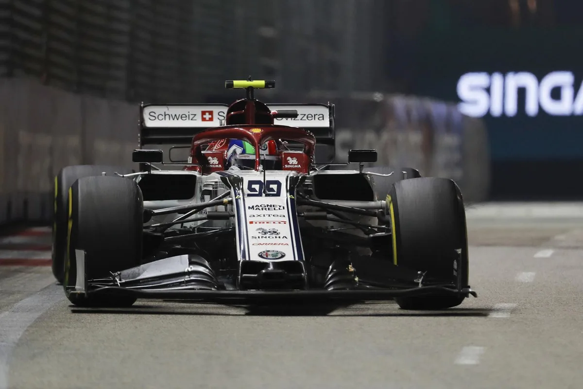 20190922152246133_preview Antonio Giovinazzi wurde im GP von Singapur Zehnter., Der Italiener lag zwischenzeitlich gar in Führung., Kimi Räikkönen schied nach einem Unfall aus.