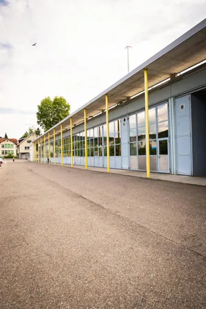 hittnau_18062019_werkhof_sbo_5_preview_0 Das Hittnauer Gemeindehaus an der Jakob Stutz-Strasse (im Hintergrund) liegt direkt neben dem Werkhof.