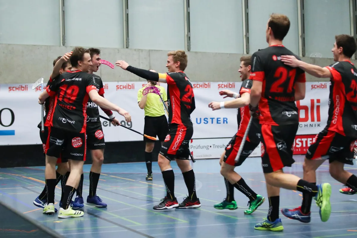 sport_17022018_unihockeyusterwiler_dku__13__preview Das Ustermer NLA-Team will offensiv nochmals zulegen., Soll wieder für viele Tore sorgen: Simon Suter., Zurück im Buchholz: Markus Kulmala., Usters Joel Kanebjörk kam in der Vorsaison aufgrund Verletzungsprobleme kaum zum Einsatz.